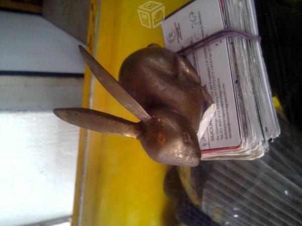 Conejo de bronce