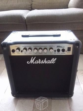 Amplificador de 45 Watts marca MARSHALL