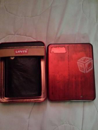 Vendo cartera de piel levis