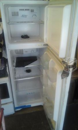 Refrigerador y estufa de mesa