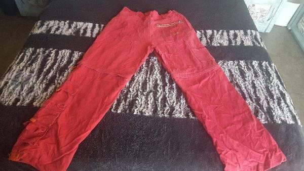 Pantalon CARGO color rojo talla 32 nuevecito
