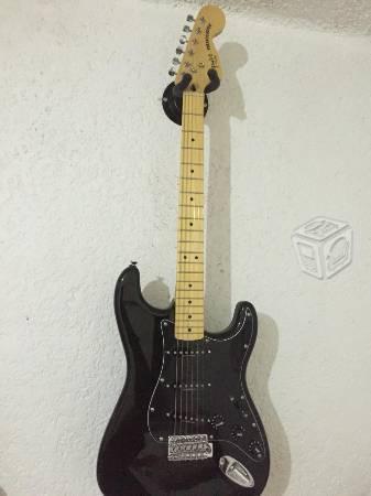 Guitarra Squier Fender Stratocaster