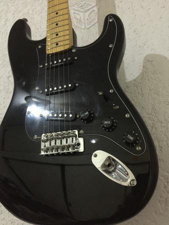 Guitarra Squier Fender Stratocaster