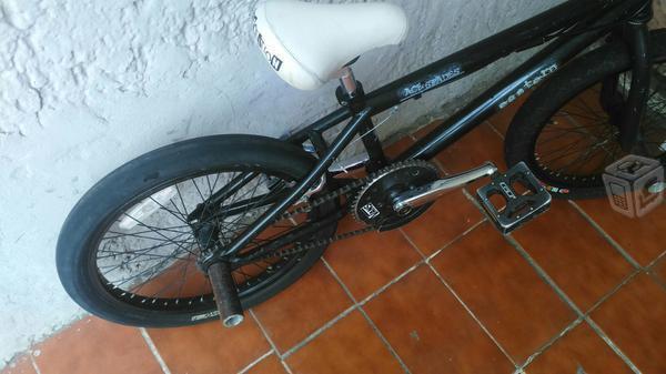 Bicicleta BMX GT