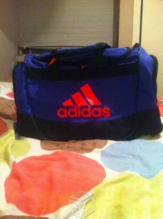 Maleta Sport Adidas y manoplas para box
