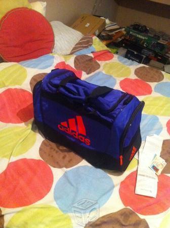 Maleta Sport Adidas y manoplas para box