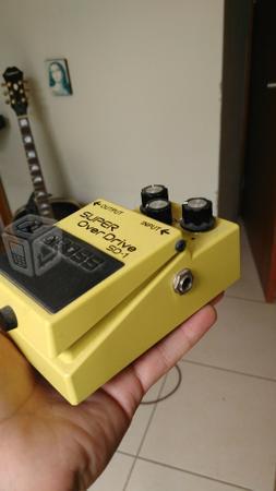 Consola phonic 408 y pedal boss súper over drive