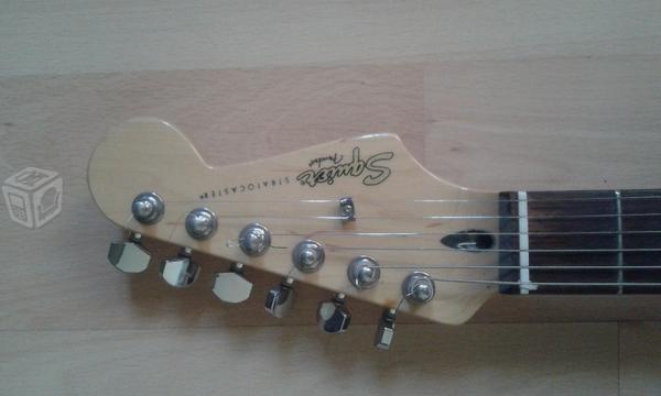 Guitarra Eléctrica SQUIER Stratocaster
