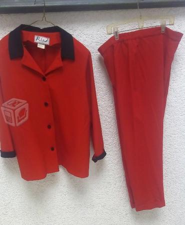 Traje rojo talla 42 dama