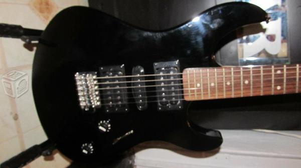 SE VENDE: Guitarra Yamaha ERG 121C