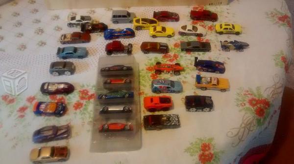 Lote 35 hotwheels y matchbox