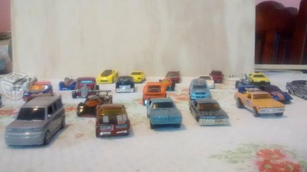 Lote 35 hotwheels y matchbox