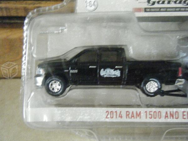 Camioneta Ram 1500 con remolque de Gas monkey