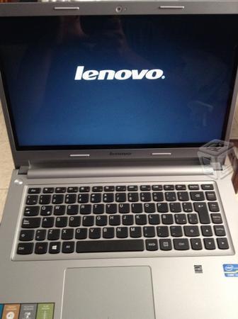 Laptop Lenovo Semi nueva