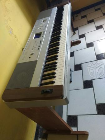 Piano Yamaha dgx 640