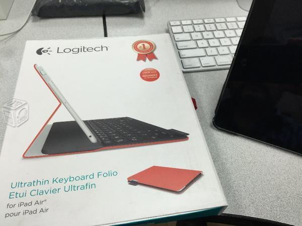 Funda y teclado bluetooth logitech nueva roja