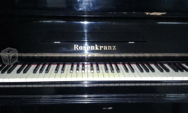 Piano vertical antiguo marca rosenkranz