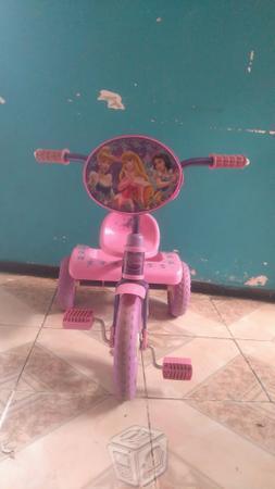Triciclo de niña