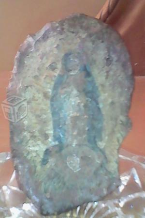 Imagen antigua de la Virgen de Guadalupe en roca
