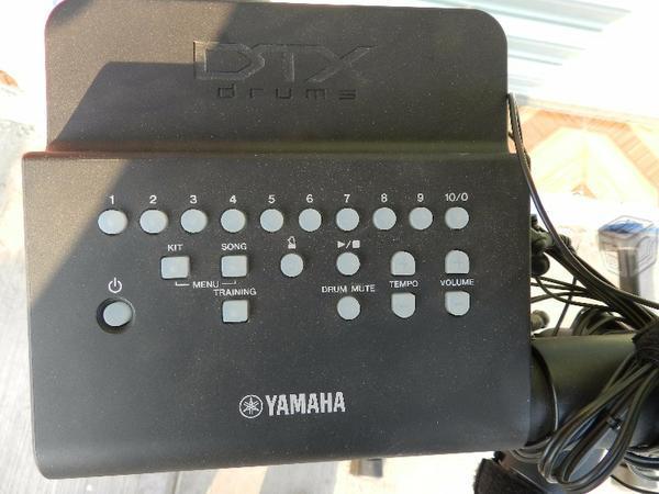 Bateria electronica marca yamaha DTX400K
