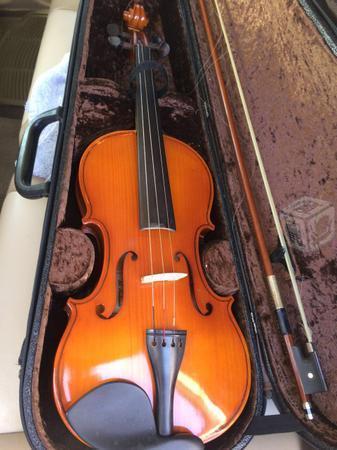 Violin seminuevo varato