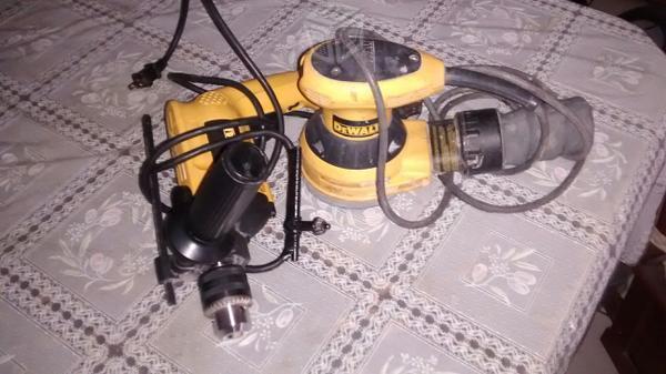 Lijadora orbital y taladro rotonartillo dewalt