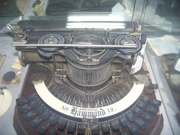 Maquina de escribir de las primeras