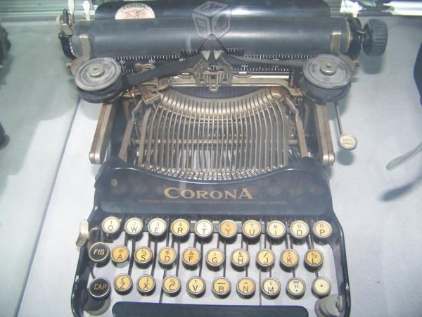 Maquina de escribir de las primeras