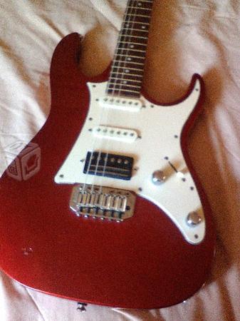 Ibanez Gio Red&White mejorada cn pastilla DiMarzio