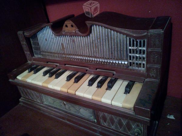 Piano de Juguete años 60s tipo Organo Electrico