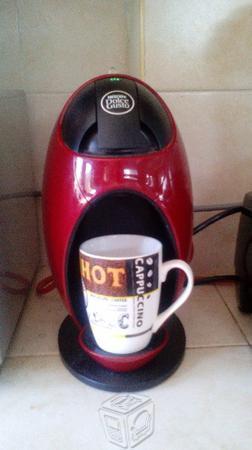 Maquina de cafe' en capsulas nescafe' muy poco uso