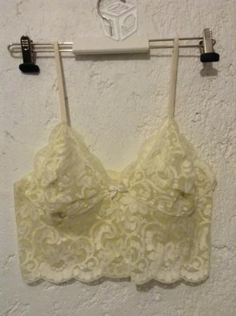 Crop top negro y blanco de encaje nuevo sin marca