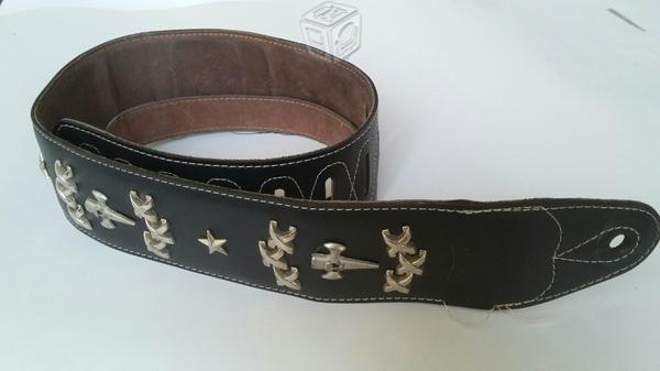 Tahali de Piel con calaveras y estrellas