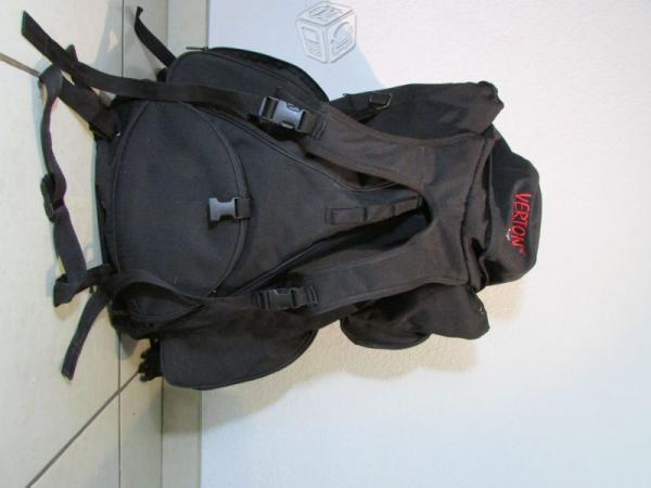 Mochila de viaje o acampar marca Verton