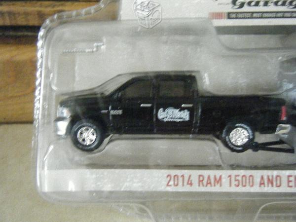 Camioneta Ram 1500 con remolque de Gas monkey