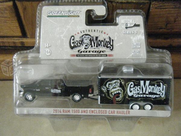 Camioneta Ram 1500 con remolque de Gas monkey