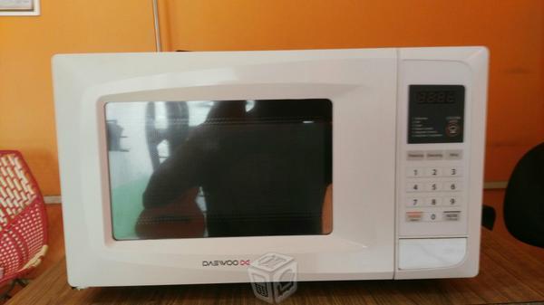 Horno De Microondas DAEWOO .7 P3