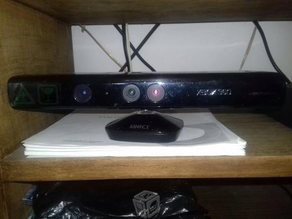 Xbox Slim 250gb con kinect y 3 controles