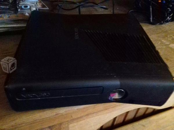 Xbox Slim 250gb con kinect y 3 controles