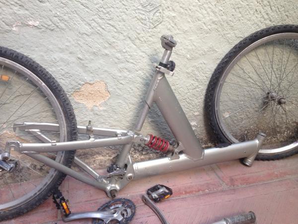Cuadros y partes de bicicleta