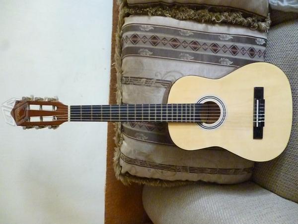 Guitarra acústica tamaño infantil