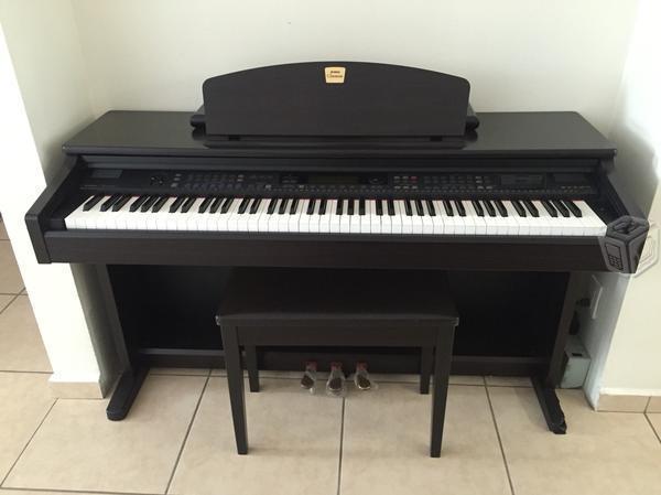 Piano electrónico Yamaha clavinova