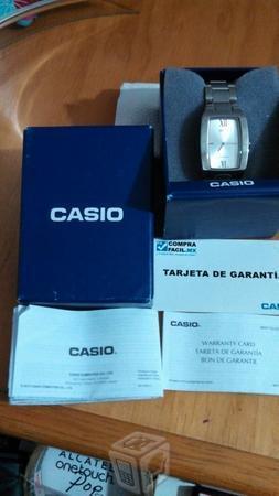 Bonito reloj casio metalico seminuevo con garantia