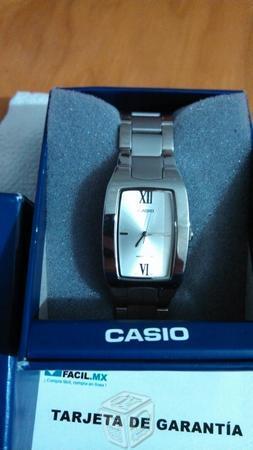 Bonito reloj casio metalico seminuevo con garantia