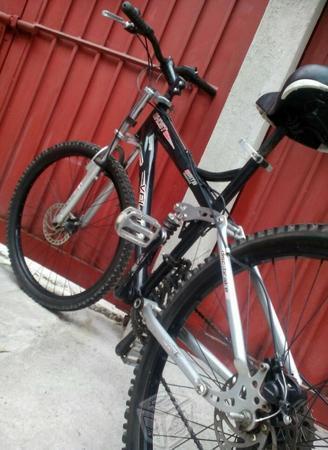 Bicicleta r26 frenos d disco suspension amortig