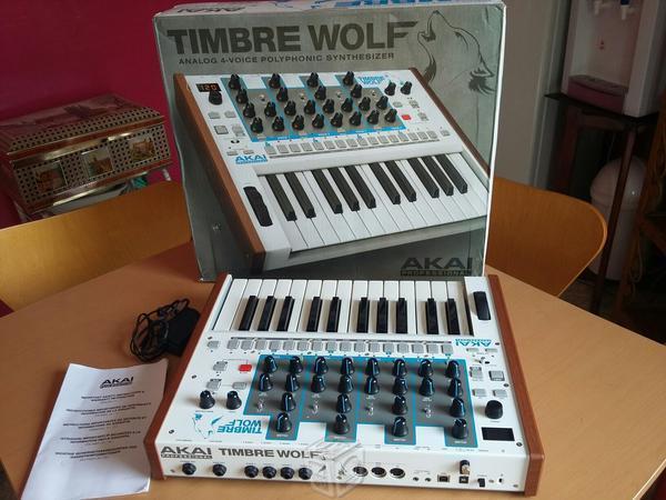 Sintetizador akai timbre wolf