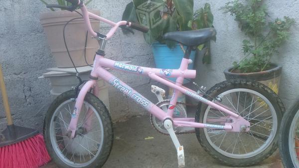 Vendo 2 bicicletas rosa y bici de salto gt