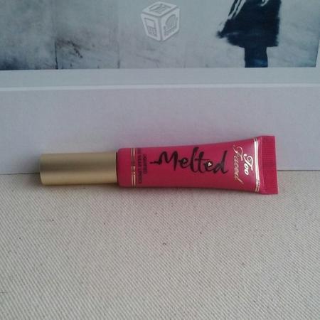 Labial Melted Candy de Too Faced Seminuevo