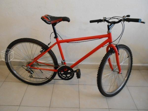 Bicicleta r26 de montaña roja