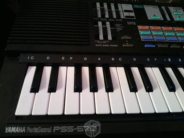 Teclado yamaha pss-570